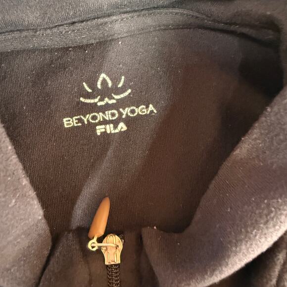 Beyond Yoga Fila Women's Black Zip Up Jacket Size Medium - Picture 7 of 7